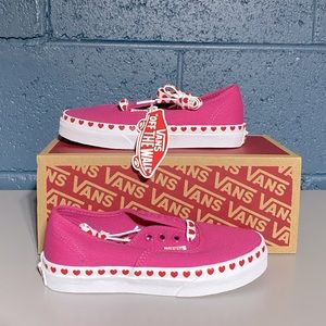 NEW in box Vans pink heart - sizes 1.5 and 2 youth